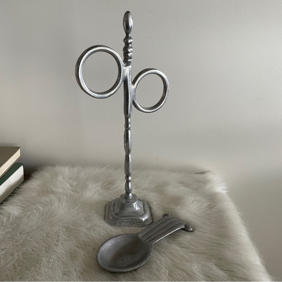 Vintage Linen Holder and Spoon Rest Pair for kitchen or decor Silver Tone - Picture 9 of 9